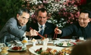 Nixon et Zhou se rencontrent en Chine.