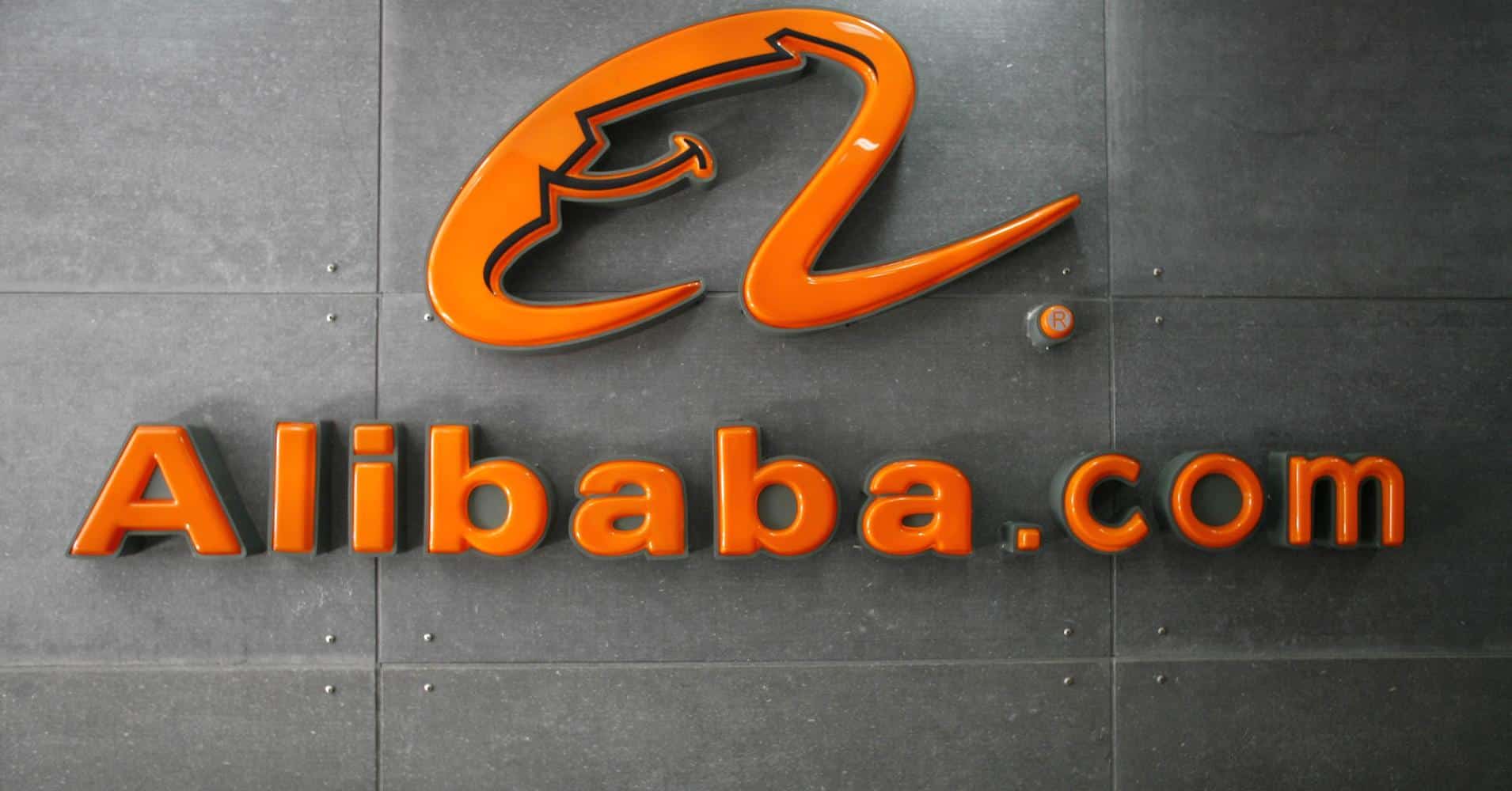 Avec quel grand nom du cinéma américain, la société chinoise Alibaba a officialisé un partenariat ?