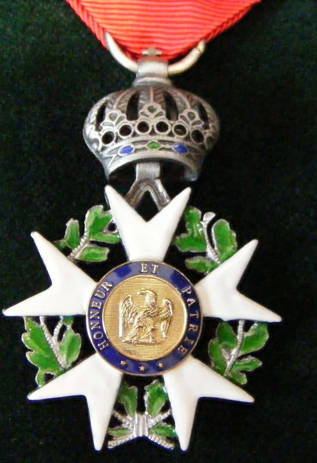 Quelle figure politique a reçu de la part de François Hollande la légion d'honneur jeudi 17 novembre ?