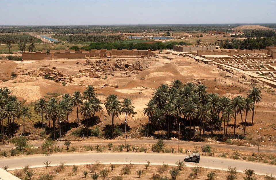 À combien s'élèvent les engagements pour la reconstruction de l'Irak ? 