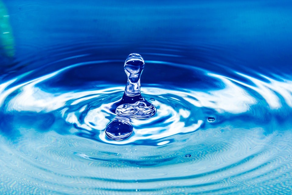 Depuis quand le service de l'eau est-il privé au Royaume-Uni ?