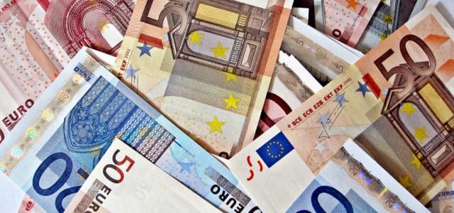 La hausse des droits de douane appliquée sur les produits européens par Washington depuis le 18 octobre s'élève à...