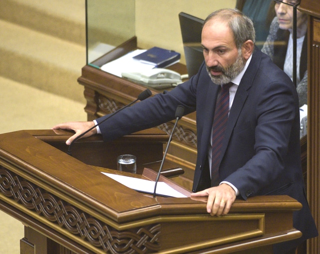 Dans quel pays actuellement en plein conflit le premier ministre M.Pachinian a-t-il largement été réélu ?