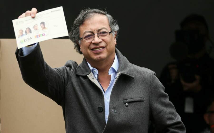 Comment se nomme le nouveau président colombien ?