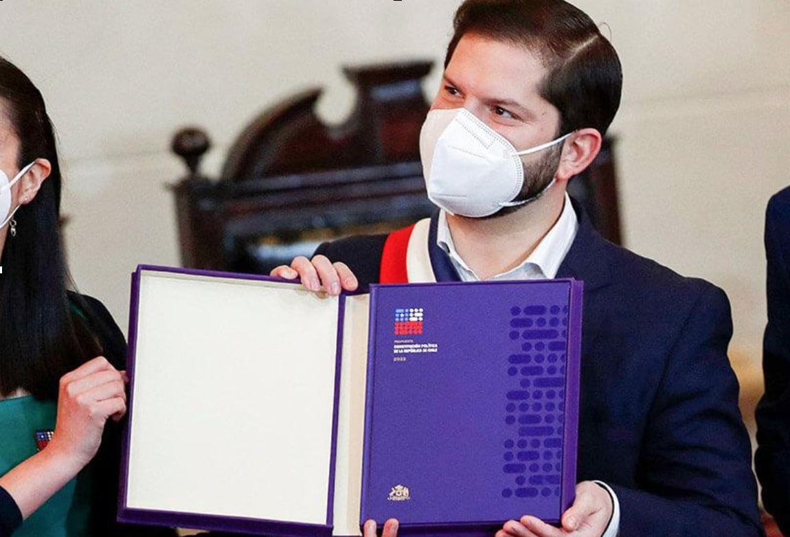 Nouvelle Constitution remise au président Boric 